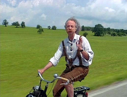 Jean Pütz mit dem Solex unterwegs